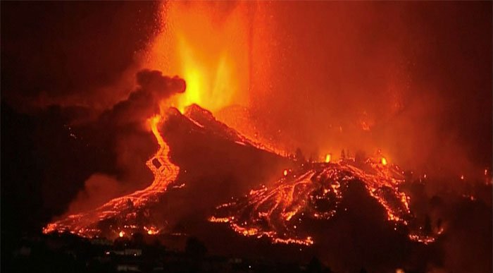 Kinh hoàng núi lửa phun trào ở Tây Ban Nha