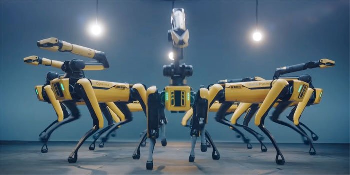 Kinh ngạc nhìn dàn robot nhảy múa uyển chuyển theo bài hát IONIQ: I'm On It của nhóm nhạc BTS