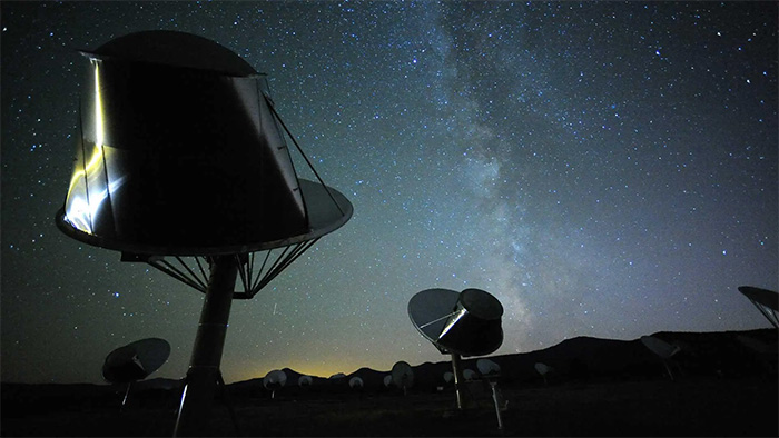 Kính thiên văn “săn tìm người ngoài hành tinh” bắt 35 tín hiệu lạ