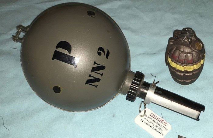 Kỳ dị lựu đạn như keo dính chuột trong Chiến tranh Thế giới thứ 2