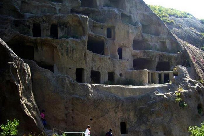 Kỳ lạ hang động bị bỏ hoang gần Vạn Lý Trường Thành và bộ tộc bí ẩn