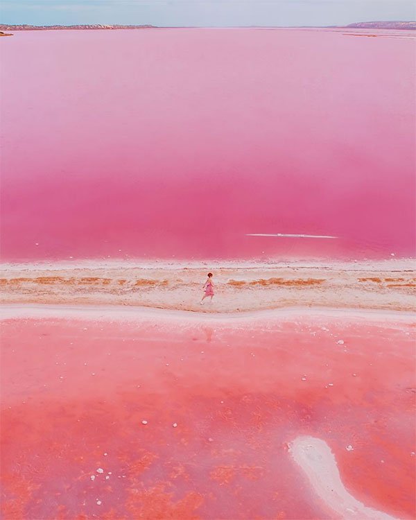 Kỳ lạ hồ nước màu hồng, đỏ, cam theo giờ