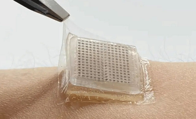 Kỹ sư MIT phát triển thành công miếng dán có thể thấy bên trong cơ thể
