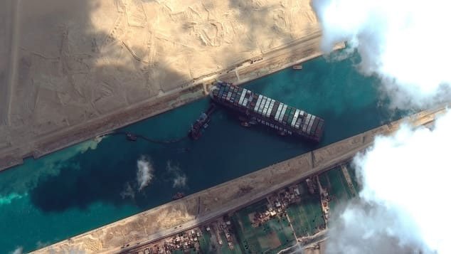 Lái những con tàu khổng lồ lênh đên trên biển, vượt kênh đào Suez khó khăn cỡ nào?