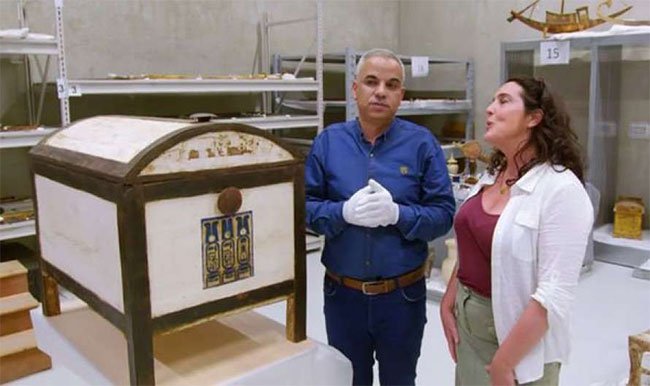Lần đầu mở chiếc hộp bí ẩn trong lăng mộ vị vua trẻ nhất Ai Cập