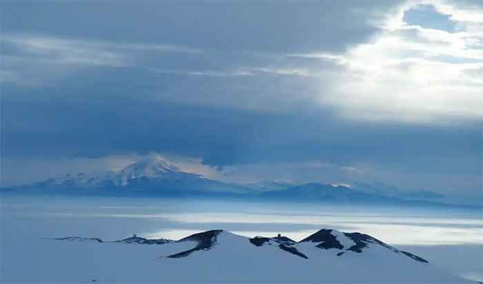 Lần đầu tiên phát hiện hạt vi nhựa trong tuyết rơi ở Nam Cực
