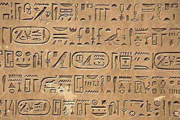 Loại chữ bí truyền chưa được giải mã của thầy tu Ai Cập cổ