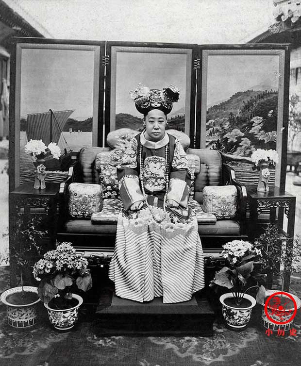 Loạt ảnh hậu cung của Hoàng đế Quang Tự triều nhà Thanh: Hoàng hậu lưng gù, phi tần mũm mĩm
