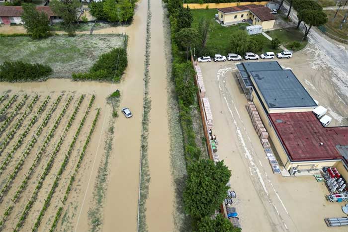 Lũ lụt chưa từng có trong 100 năm càn quét miền Bắc Italy