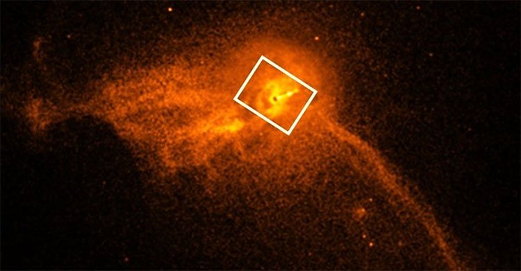 Luồng tia phun xa 1.000 năm ánh sáng của siêu hố đen M87