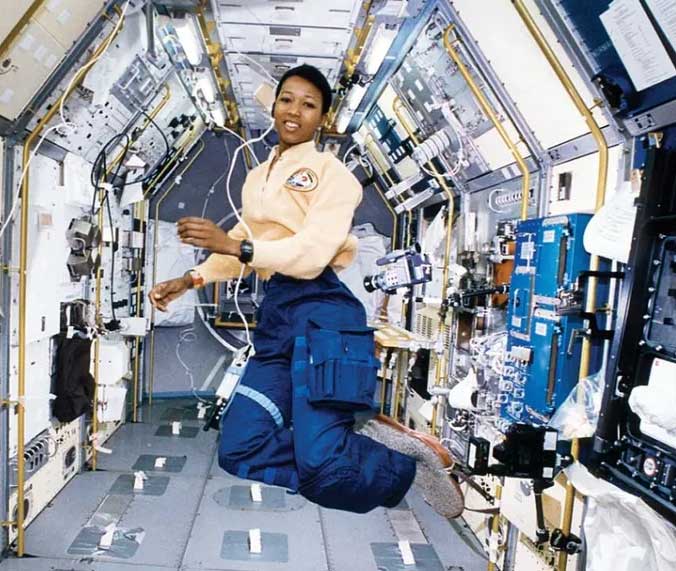 Mae Jemison - Nữ phi hành gia gốc Phi đầu tiên của Mỹ