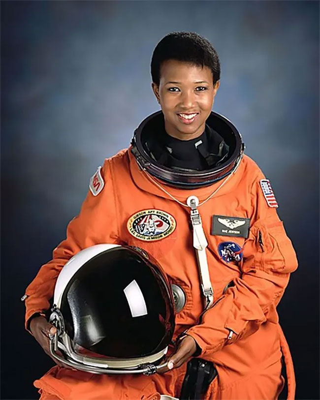 Mae Jemison - Nữ phi hành gia gốc Phi đầu tiên của Mỹ