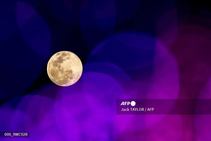 Mãn nhãn với hình ảnh Trăng Sói - Kỳ trăng đầu tiên của năm 2022