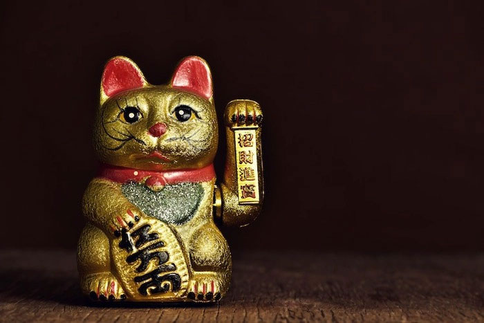 Maneki-neko: Tượng mèo may mắn nổi tiếng của Nhật Bản và câu chuyện ít người biết về nguồn gốc ra đời