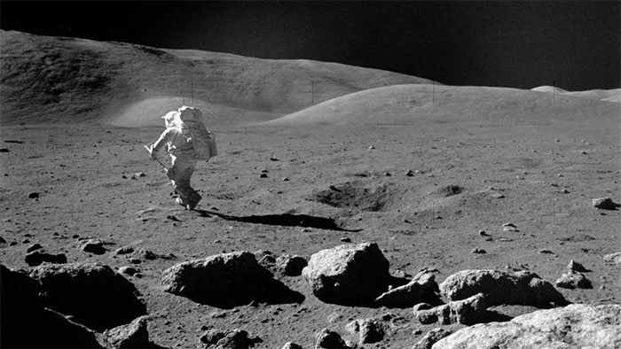 Mất bao lâu để đi bộ vòng quanh Mặt trăng?