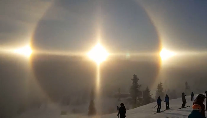 Mặt trời ma xuất hiện trên ngọn núi tuyết ở Thụy Điển