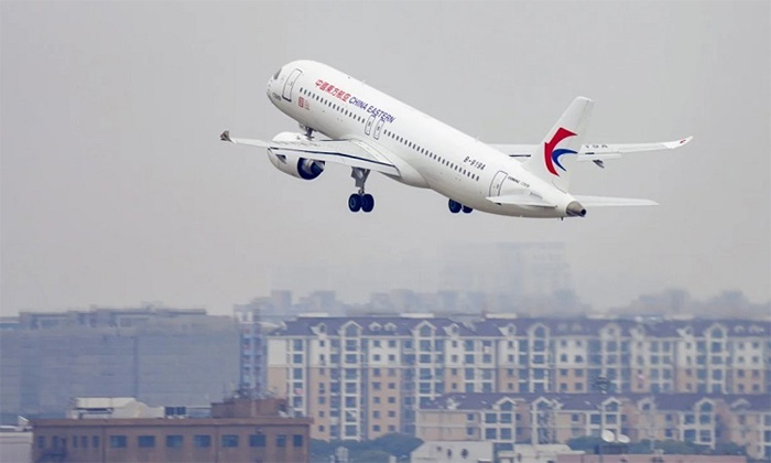 Máy bay chở khách do Trung Quốc sản xuất lần đầu cất cánh