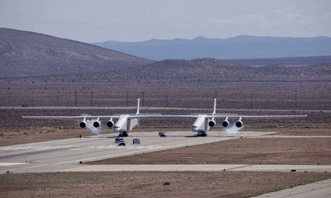 Máy bay lớn nhất thế giới thử nghiệm bay cao 4.500m