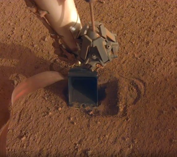 Máy chuột chũi của NASA chui xuống lòng đất sao Hỏa