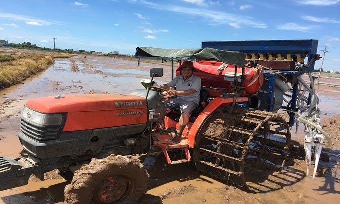 Máy gieo sạ kết hợp bón phân cùng lúc 24 hàng lúa