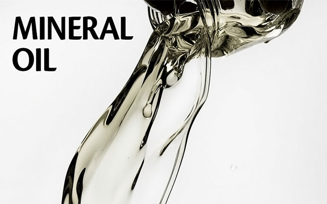 Mineral oil trong son môi, nên hay không nên sử dụng?
