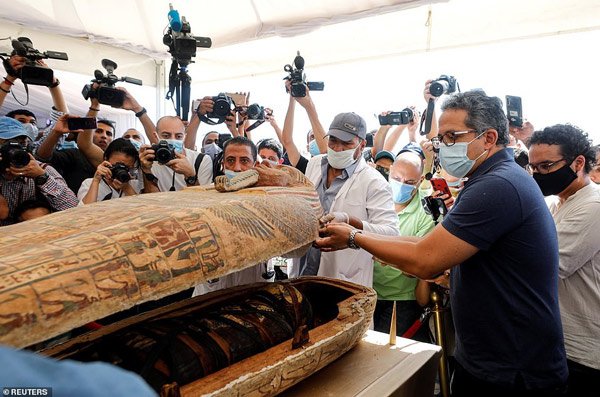 Mở nắp 80 quan tài hơn 2.500 tuổi ở Ai Cập