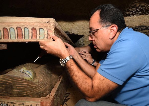 Mở nắp 80 quan tài hơn 2.500 tuổi ở Ai Cập