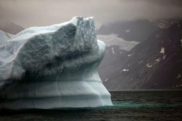 Mỗi giây 14.000 tấn nước đổ ra biển vì băng Bắc Cực tan