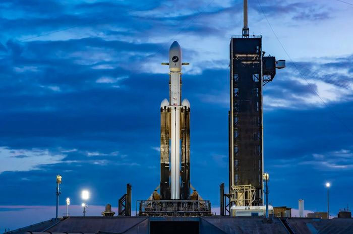 Mỹ phóng tên lửa SpaceX đưa phi thuyền tuyệt mật vào không gian