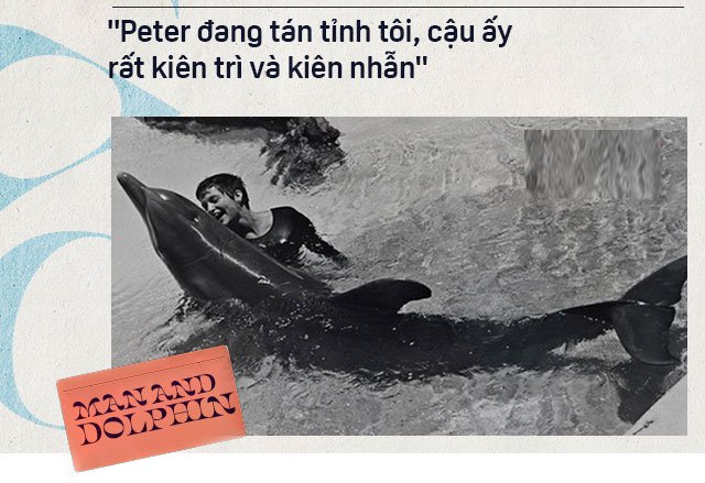 Năm 1965, một cô gái dạy cá heo nói Tiếng Anh, cuối cùng con cá đã yêu cô ấy điên cuồng
