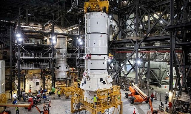 NASA bắt đầu lắp ráp tên lửa mạnh nhất hành tinh