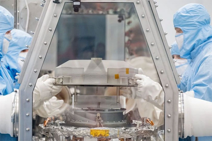 NASA bắt đầu mở viên nang ngoài Trái đất, nguy cơ vi khuẩn lạ xâm nhập?