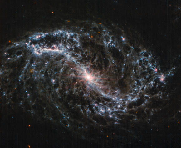 NASA chụp được thứ có trong khói lửa, nhựa đường ở 4 thiên hà khác
