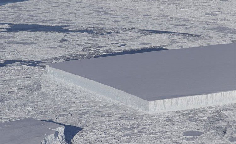 NASA công bố hình ảnh tảng băng trôi vuông thành sắc cạnh, chưa từng nhìn thấy bao giờ