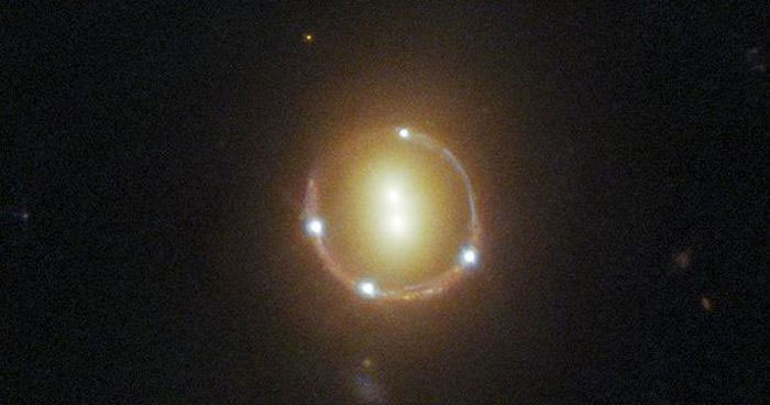 NASA/ESA chụp được 2 quái vật vũ trụ bẻ cong không - thời gian