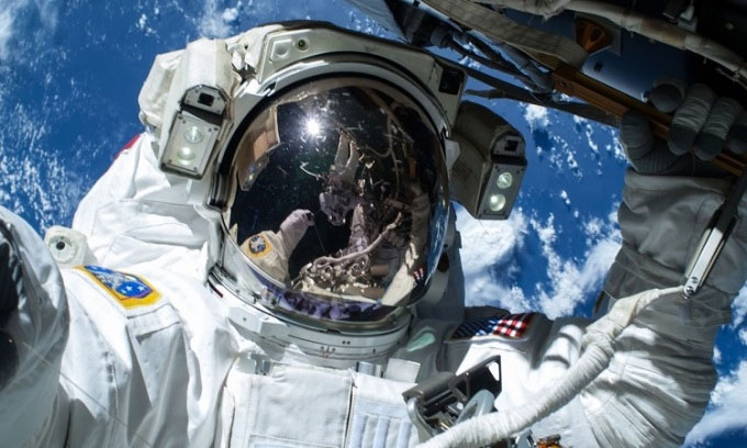 NASA hủy đi bộ không gian vì mảnh rác vũ trụ
