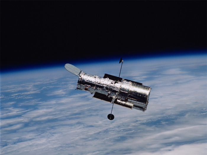 NASA kêu gọi đóng góp ý tưởng giúp kính viễn vọng Hubble tránh cảnh bị bốc cháy