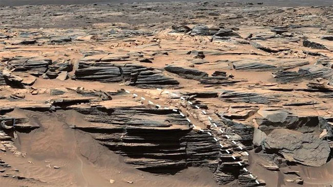 NASA phát hiện mỏ đá quý trên sao Hỏa, sinh vật ngoài hành tinh đang canh giữ?