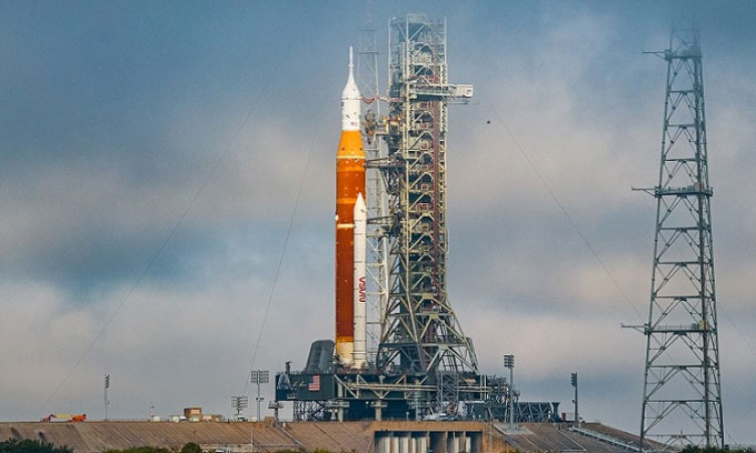 NASA thử nghiệm tên lửa 98m, chuẩn bị cho sứ mệnh đưa người lên Mặt trăng