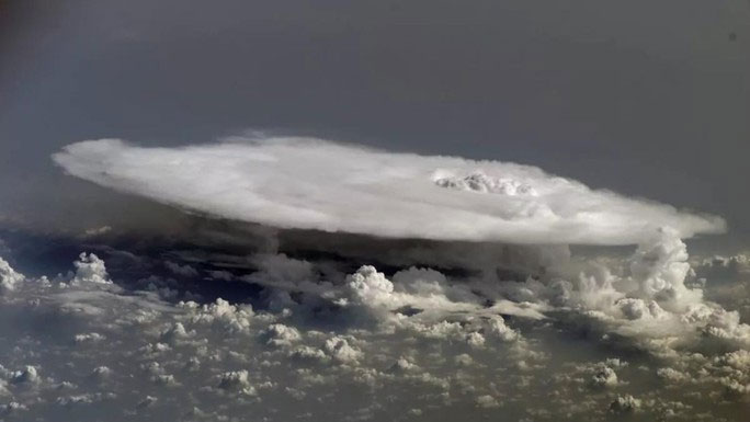 NASA tiếp cận “đĩa bay băng” ẩn nấp trên bầu trời Trái đất