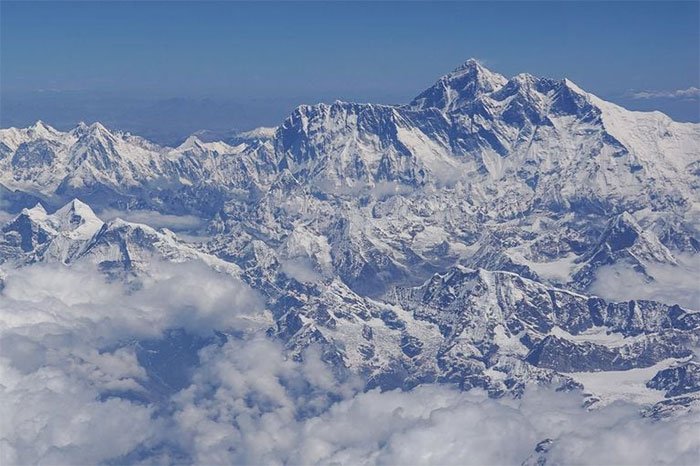 Nepal đo lại độ cao của Everest, thách thức con số 170 năm qua