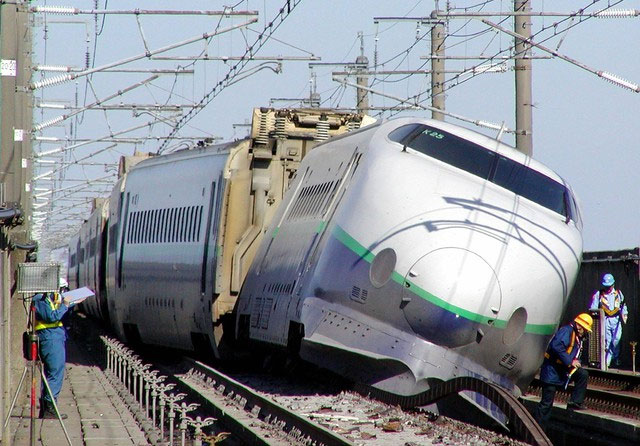 Nếu có động đất, tàu cao tốc 320km/h của Nhật sẽ phanh nhanh như chớp trong 1,3 giây nhờ công nghệ mới