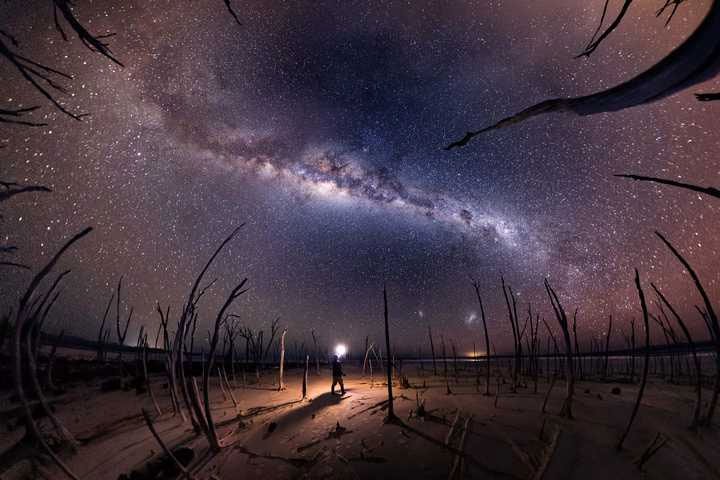 Ngắm 15 bức ảnh tuyệt đẹp trong cuộc thi Nhiếp ảnh Dải ngân hà của năm