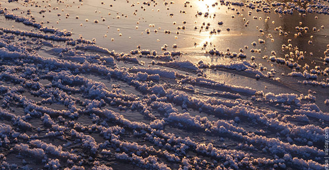 Ngẩn ngơ trước vẻ đẹp hoa băng trên mặt hồ xứ sở Bạch Dương