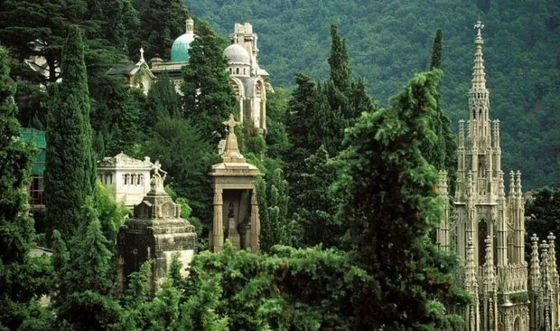 Nghĩa trang tại Ý với lối kiến trúc nghệ thuật ma mị tới ám ảnh, thu hút khách du lịch khắp thế giới vì quá ấn tượng
