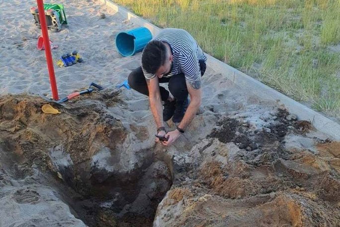 Nghịch cát, bé tiểu học phát hiện mộ cổ 2.000 năm có thể đầy vàng