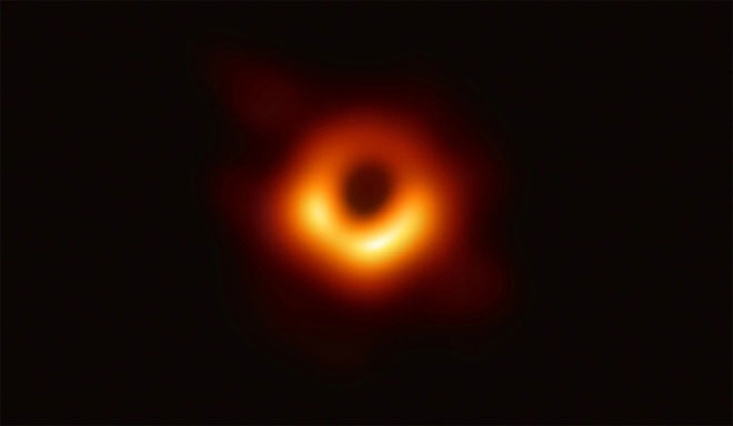 Nghịch lý gần 50 năm của lỗ đen đã có lời giải