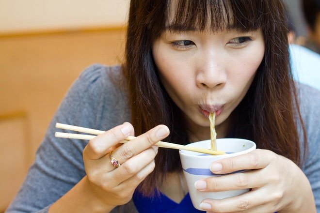 Nghiên cứu mới cho thấy: Húp sùm sụp thực sự khiến đồ ăn ngon hơn mà không hề thô lỗ