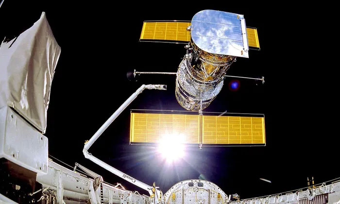 Nghiên cứu nâng độ cao quỹ đạo của kính viễn vọng Hubble