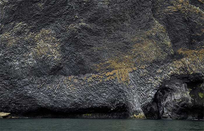 Ngộ nghĩnh ghềnh đá đĩa khổng lồ có hình dạng giống con voi ở Iceland
